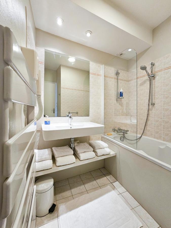 Bel Appartement, Bien Equipe Et Confortable Dans Le Centre Historique Fougères Zewnętrze zdjęcie